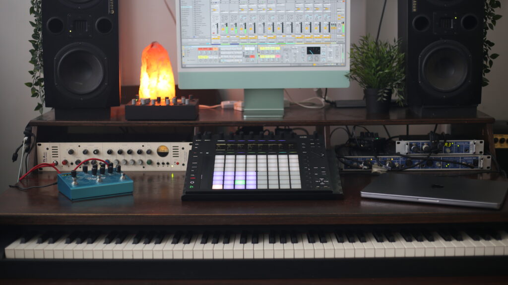 מנטורינג אישי Ableton Live: לימודי הפקת מוזיקה אחד על אחד בסטודיו המקצועי של Vibe.