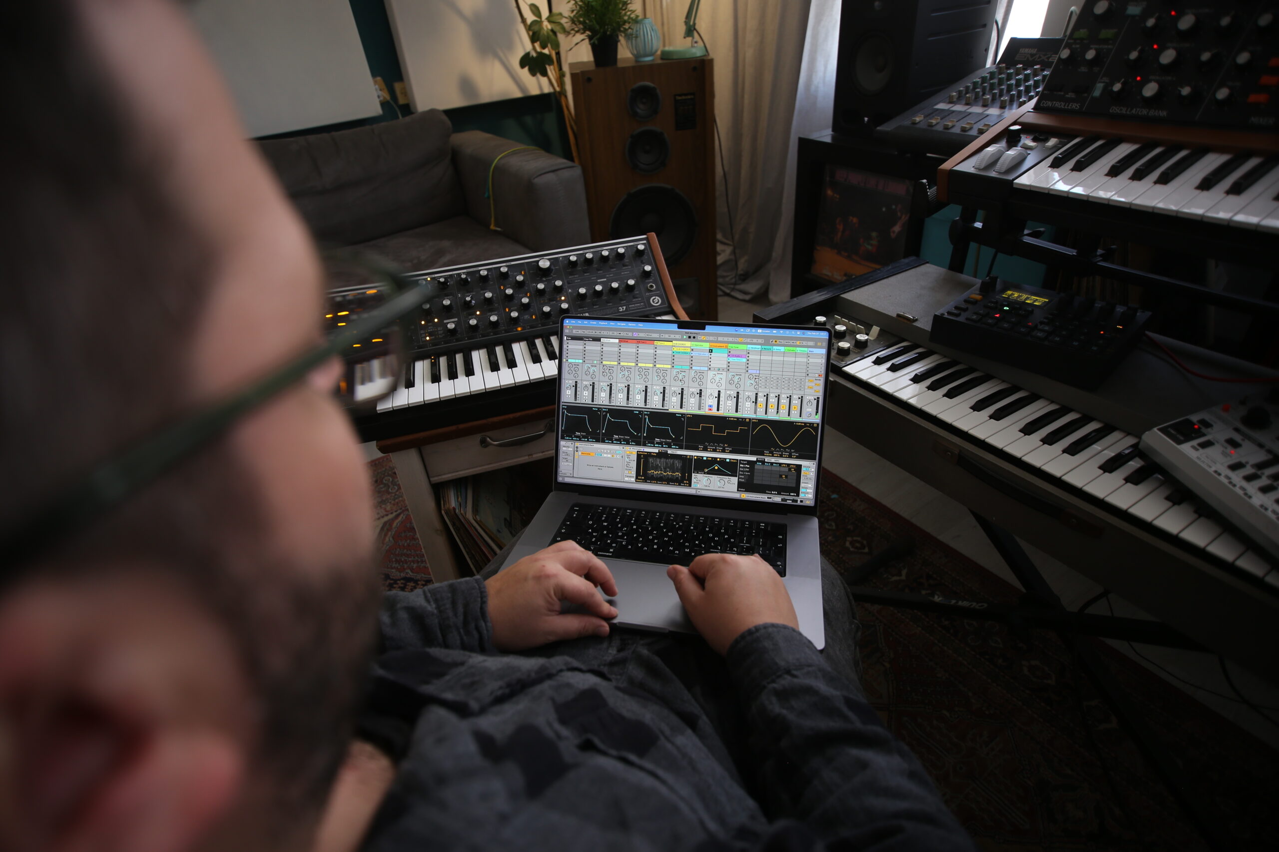 לימודי הפקה ויצירה של מוזיקה באבלטון און ליין בזום